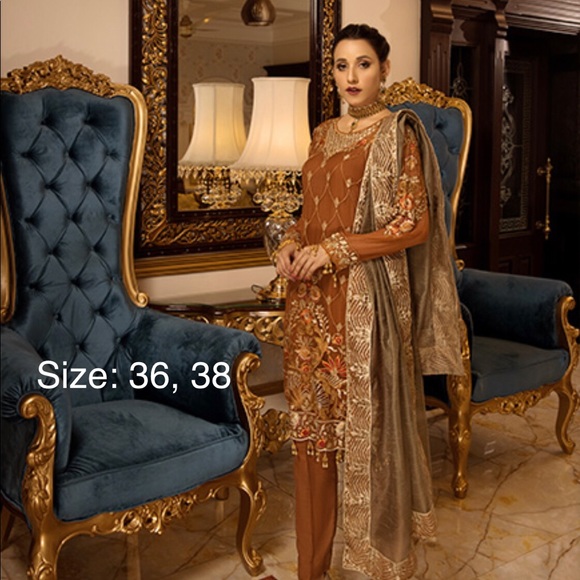 Pakistani Salwar suit available in small and medium size . - Picture 3 of 6